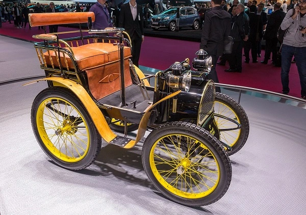 Перший автомобіль Renault Voiturette