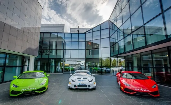 Музей Lamborghini в Сант-Агата-Болоньезе, Болья, Італія